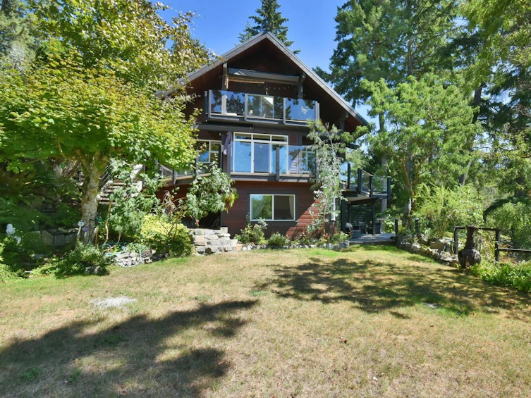 5527 Sans Souci Road, Halfmoon Bay, BC, V7Z 1B6