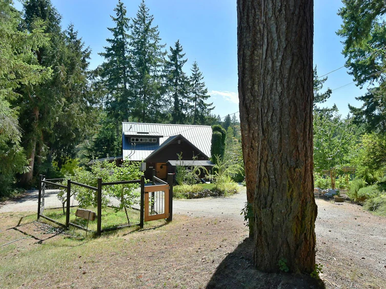 5527 Sans Souci Road, Halfmoon Bay, BC, V7Z 1B6 - 2