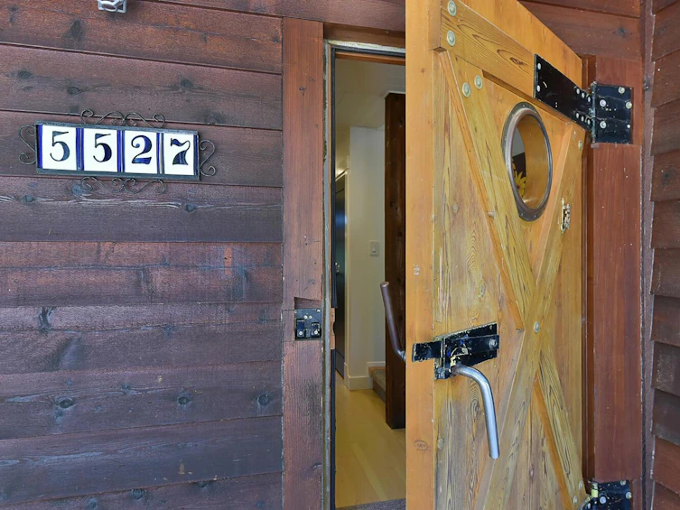 5527 Sans Souci Road, Halfmoon Bay, BC, V7Z 1B6 - 4