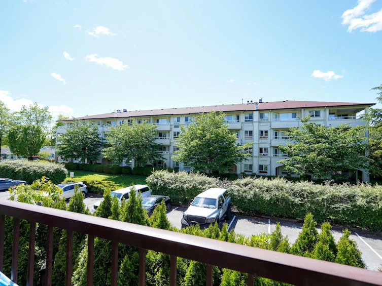 215-13775 74 Avenue, Surrey, BC, V3W 9C5 - 13