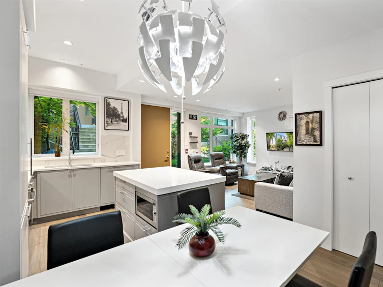 7609 Yukon Street, Vancouver, BC, V5X 2Y4 - 5