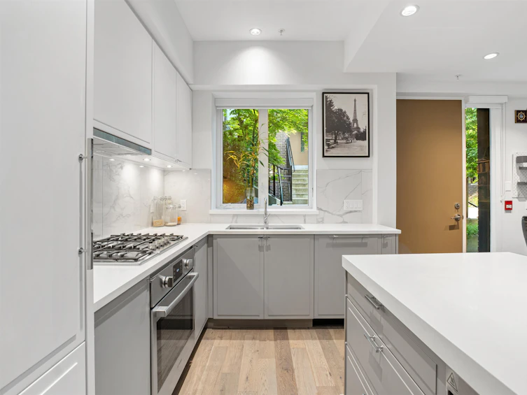 7609 Yukon Street, Vancouver, BC, V5X 2Y4 - 7