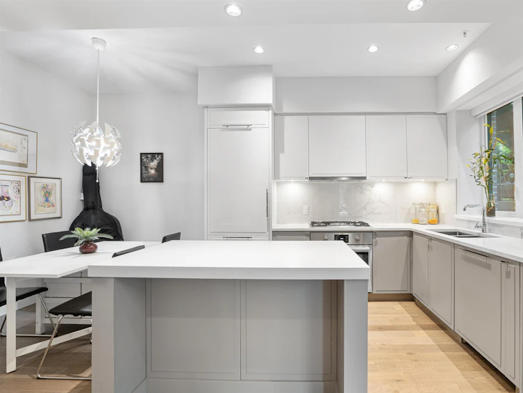 7609 Yukon Street, Vancouver, BC, V5X 2Y4 - 8