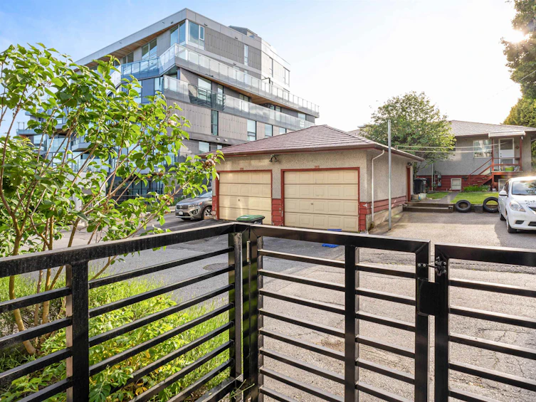 7609 Yukon Street, Vancouver, BC, V5X 2Y4 - 19