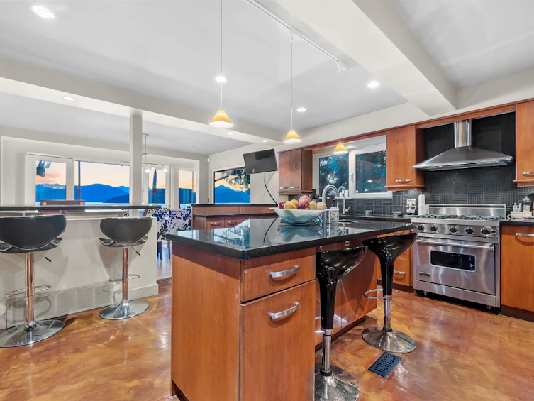 8735 Lawrence Way, West Vancouver, BC, V7W 2T7 - 16