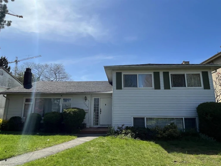 5609 Ash Street, Vancouver, BC, V5Z 3G8