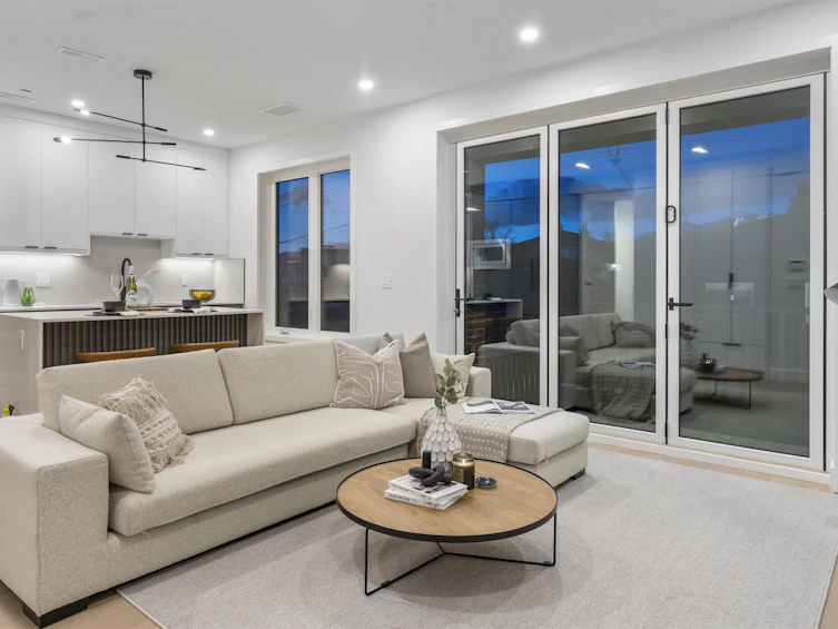 2553 Triumph Street, Vancouver, BC, V5K 1S7 - 4