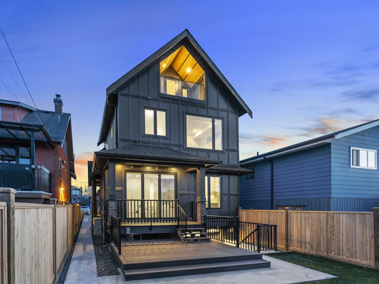 2553 Triumph Street, Vancouver, BC, V5K 1S7