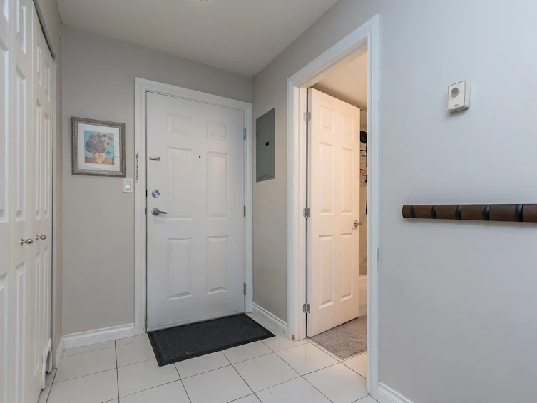 202-33675 Marshall Road, Abbotsford, BC, V2S 1L4 - 2