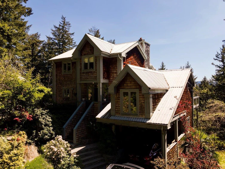 342 Creek Road, Bowen Island, BC, V0N 1G1