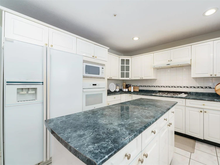 1033 East 39th Avenue, Vancouver, BC, V5W 1K9 - 9