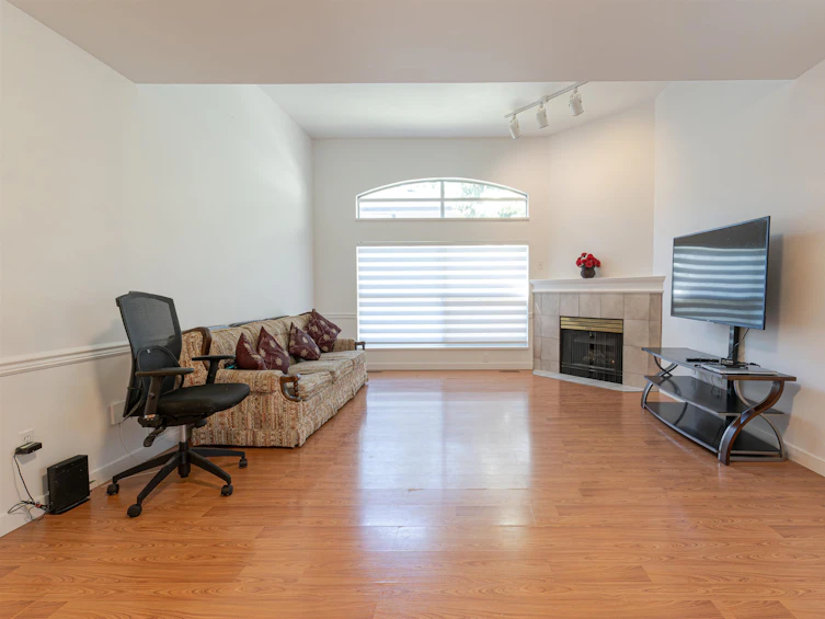 12-8257 121a, Surrey, BC, V3W 3R4 - 2