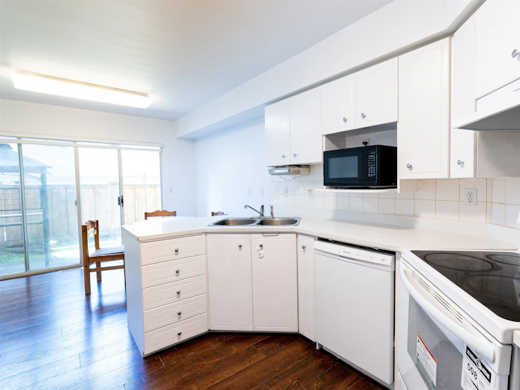 12-8257 121a, Surrey, BC, V3W 3R4 - 3