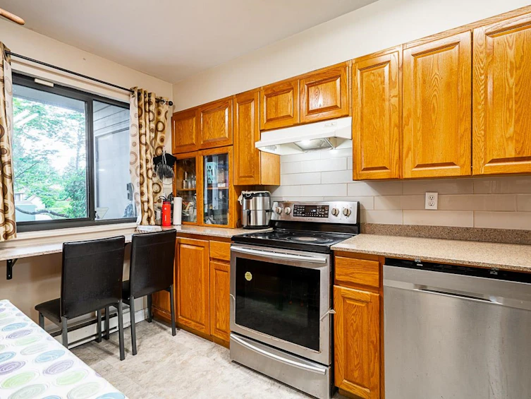 8-9955 140 Street, Surrey, BC, V3T 4M4 - 7