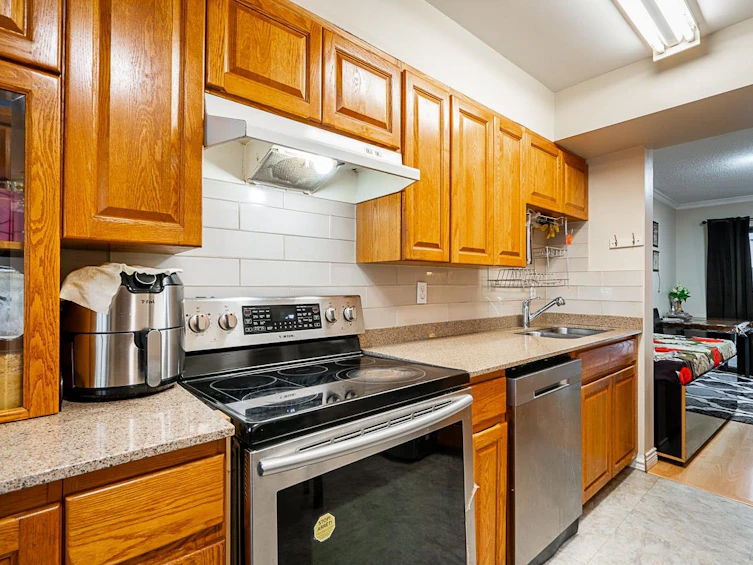 8-9955 140 Street, Surrey, BC, V3T 4M4 - 9