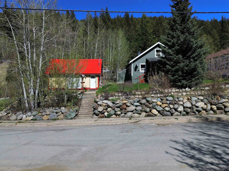 3854 Pioneer Road, Pemberton, BC, V0K 1P0 - 2