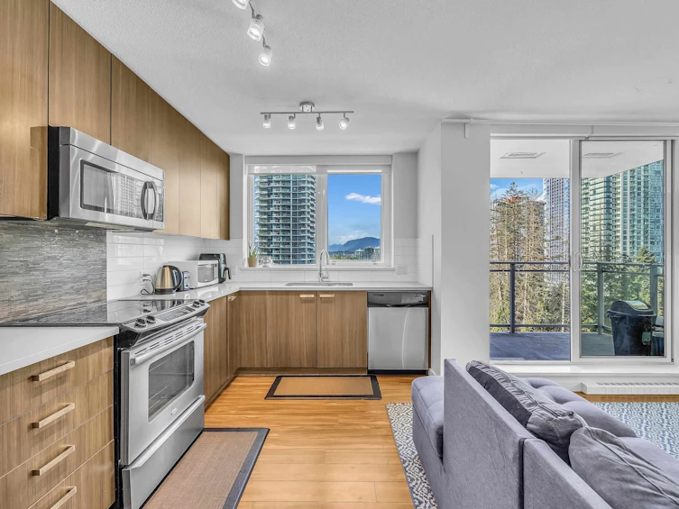 906-13325 102a Avenue, Surrey, BC, V3T 0J5 - 3