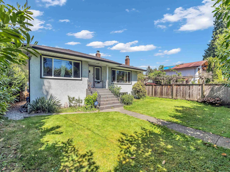 442 W 23rd Street, North Vancouver, BC, V7M 2B7