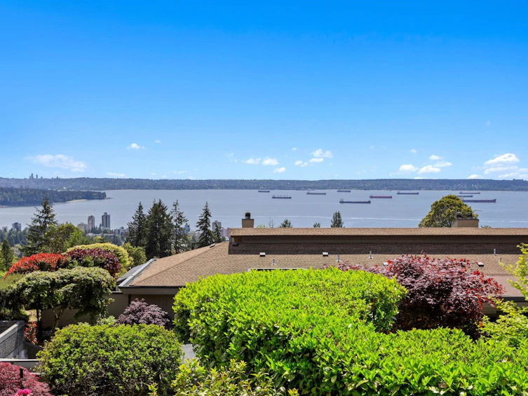 18-2214 Folkestone Way, West Vancouver, BC, V7S 2X7