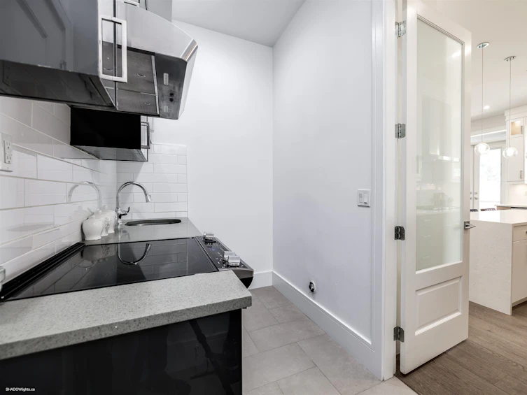 15609 77b Avenue, Surrey, BC, V3S 3P9 - 9