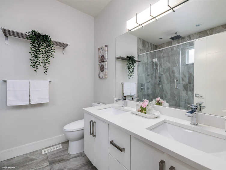 15609 77b Avenue, Surrey, BC, V3S 3P9 - 11