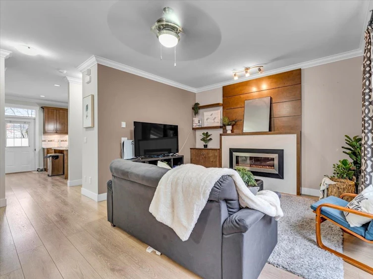 2-6929 142, Surrey, BC, V3W 5N1