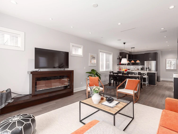 874 East 13th Avenue, Vancouver, BC, V5T 2L5 - 4