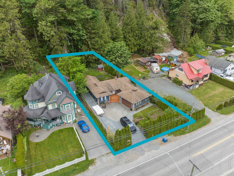 858 Hot Springs Road, Harrison Hot Springs, BC, V0M 1K0 - 2