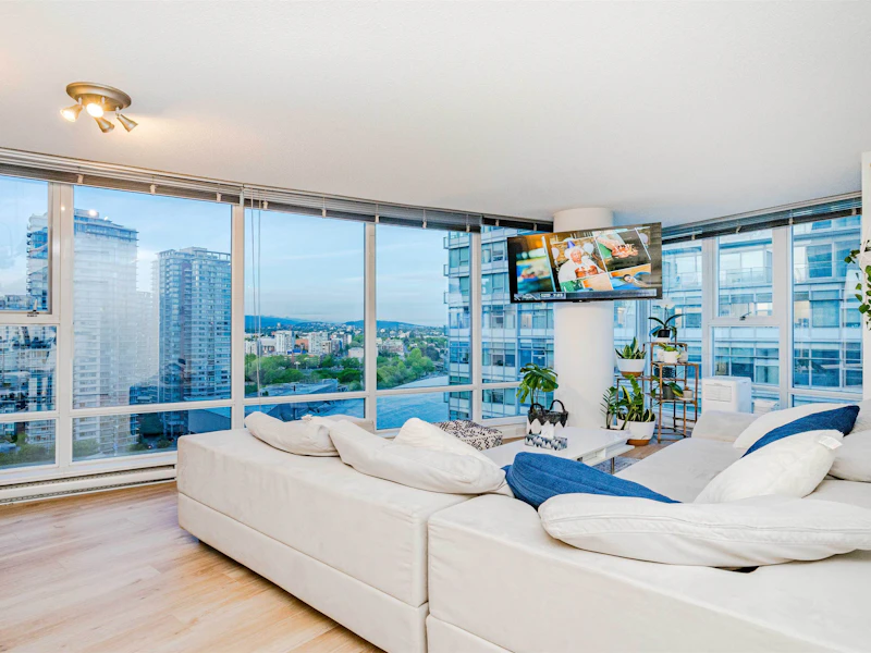 1708 - 111 W Georgia Street, Vancouver BC V6B 1T8