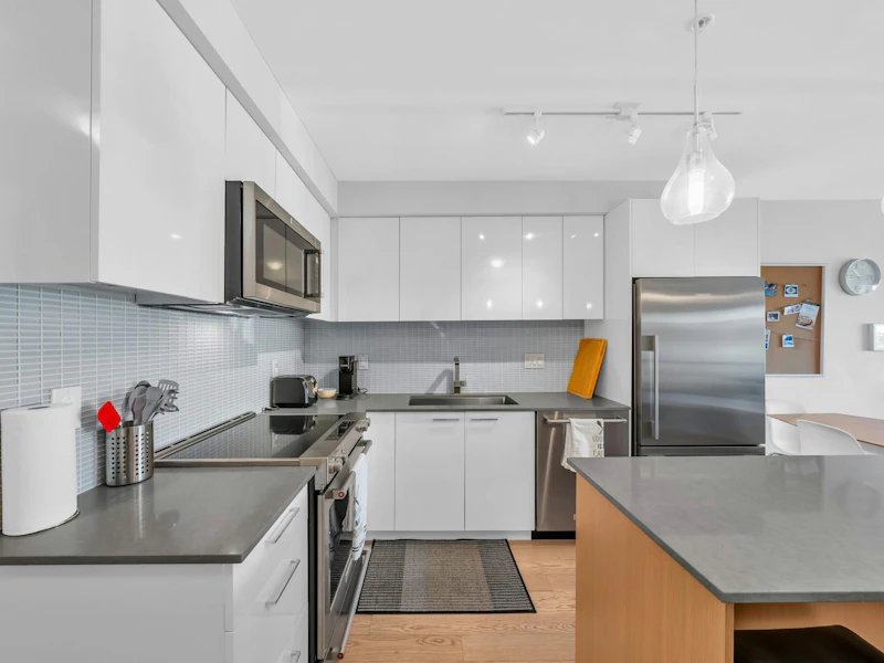204 - 233 Kingsway Street, Vancouver BC