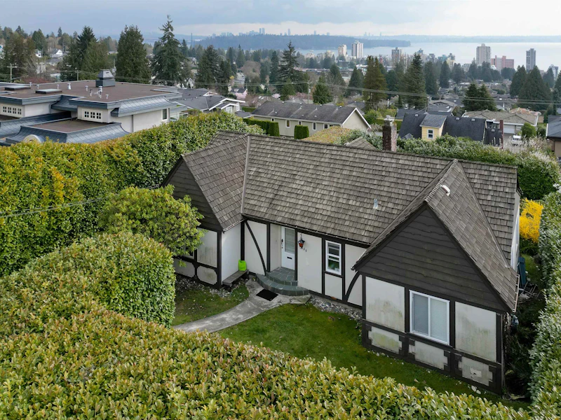 2250 Nelson Avenue, West Vancouver BC V7V 2P8