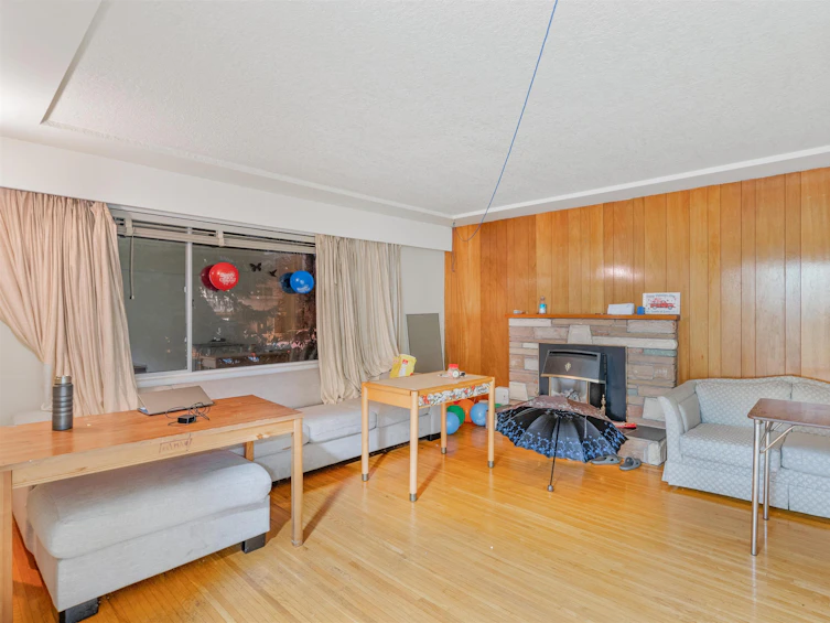 5365 Earles Street, Vancouver, BC, V5R 3S2 - 2