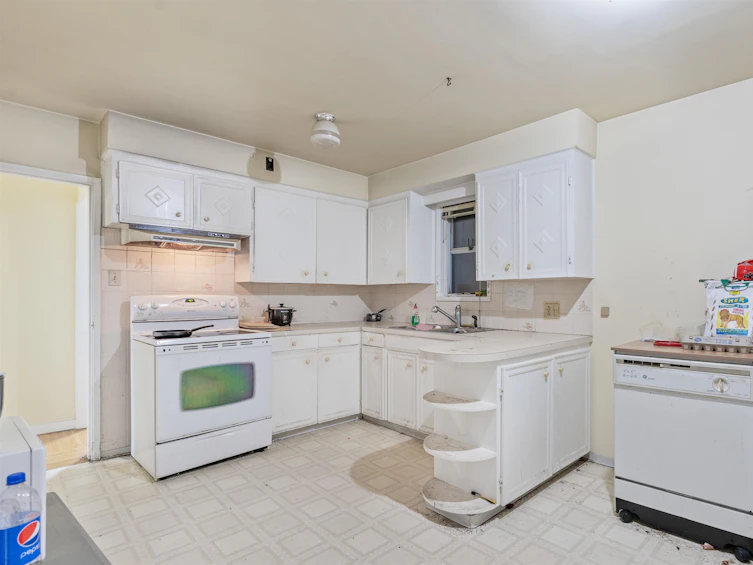 5365 Earles Street, Vancouver, BC, V5R 3S2 - 4
