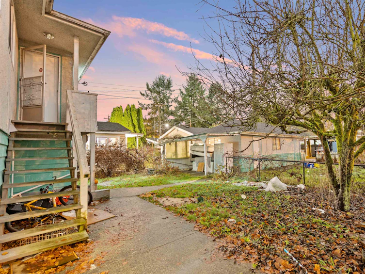 5365 Earles Street, Vancouver, BC, V5R 3S2 - 30