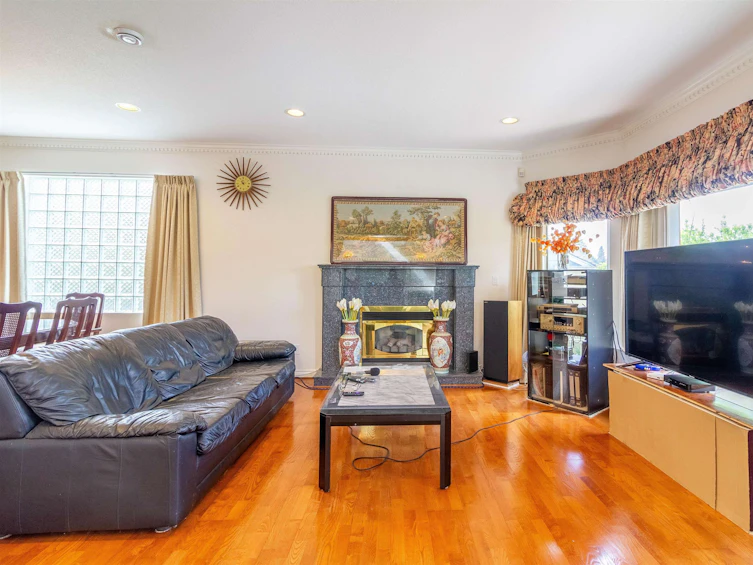 7286 Barnet Road, Burnaby, BC, V5A 1E2 - 2