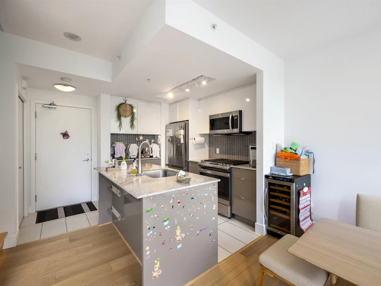 208-4808 Hazel Street, Burnaby, BC, V5H 0A2 - 2