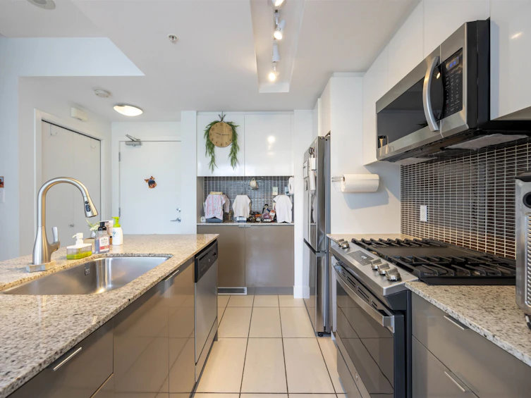 208-4808 Hazel Street, Burnaby, BC, V5H 0A2 - 4