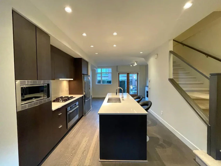 6180 Oak Street, Vancouver, BC, V6M 2W2 - 2