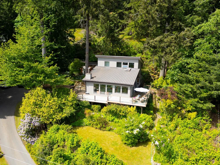 896 Taylor Road, Bowen Island, BC, V0N 1G1