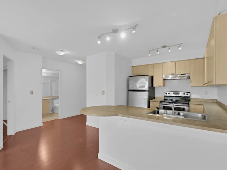 415-12083 92a Avenue, Surrey, BC, V3V 8C8 - 4