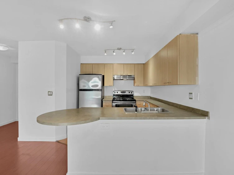 415-12083 92a Avenue, Surrey, BC, V3V 8C8 - 5