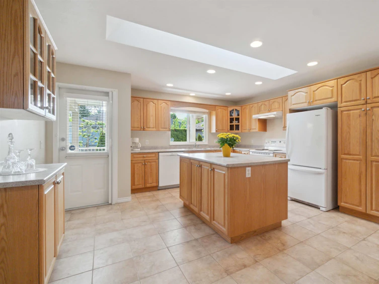 12140 Blossom Street, Maple Ridge, BC, V2X 1C3 - 4