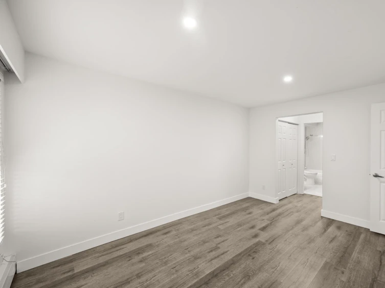 114-32850 George Ferguson, Abbotsford, BC, V2S 7K1 - 8