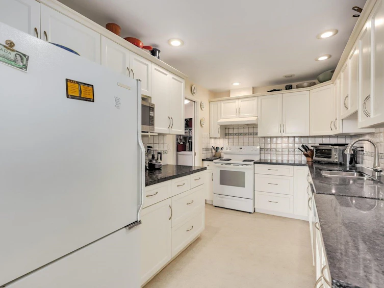 G01-1490 Pennyfarthing Drive, Vancouver, BC, V6J 4Z3 - 13
