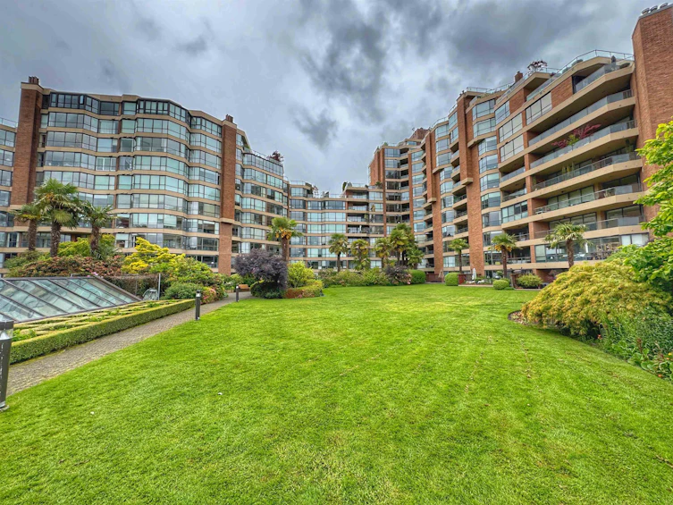 G01-1490 Pennyfarthing Drive, Vancouver, BC, V6J 4Z3 - 27