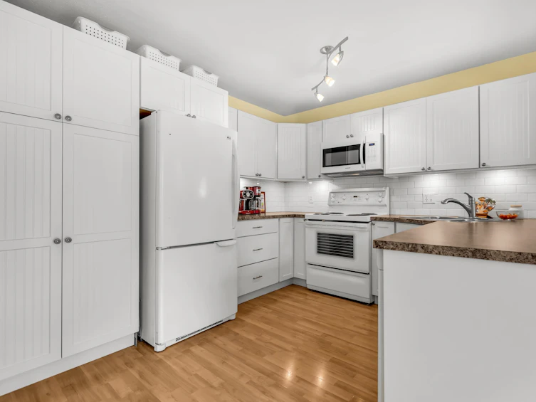 201-13900 Hyland Road, Surrey, BC, V3W 1K4 - 9