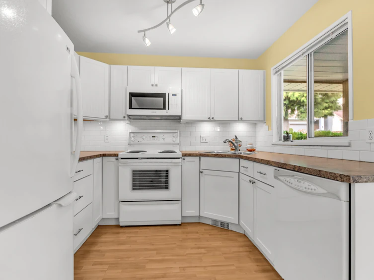 201-13900 Hyland Road, Surrey, BC, V3W 1K4 - 10
