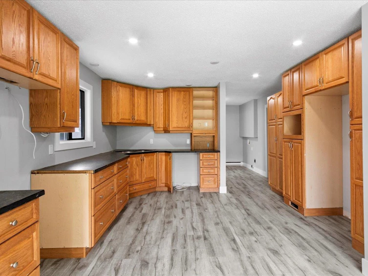 8090 Atchelitz Road, Chilliwack, BC, V2R 4H4 - 9