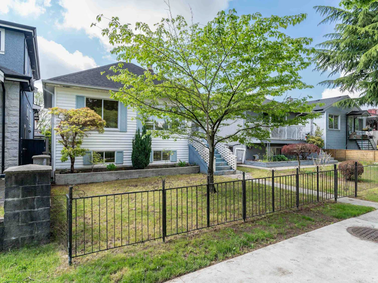 2386 E 45th Avenue, Vancouver, BC, V5R 3B5 - 3