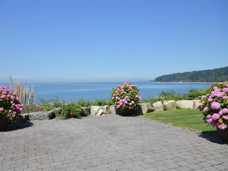 1698 Ocean Beach Espl, Gibsons BC